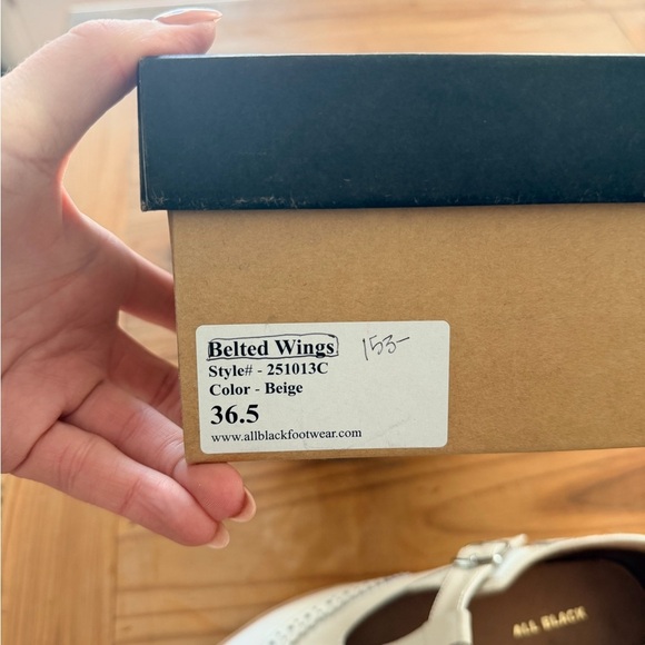 All Black brand  Women's Cream Wing-tip Mary Jane’s - Picture 2 of 3